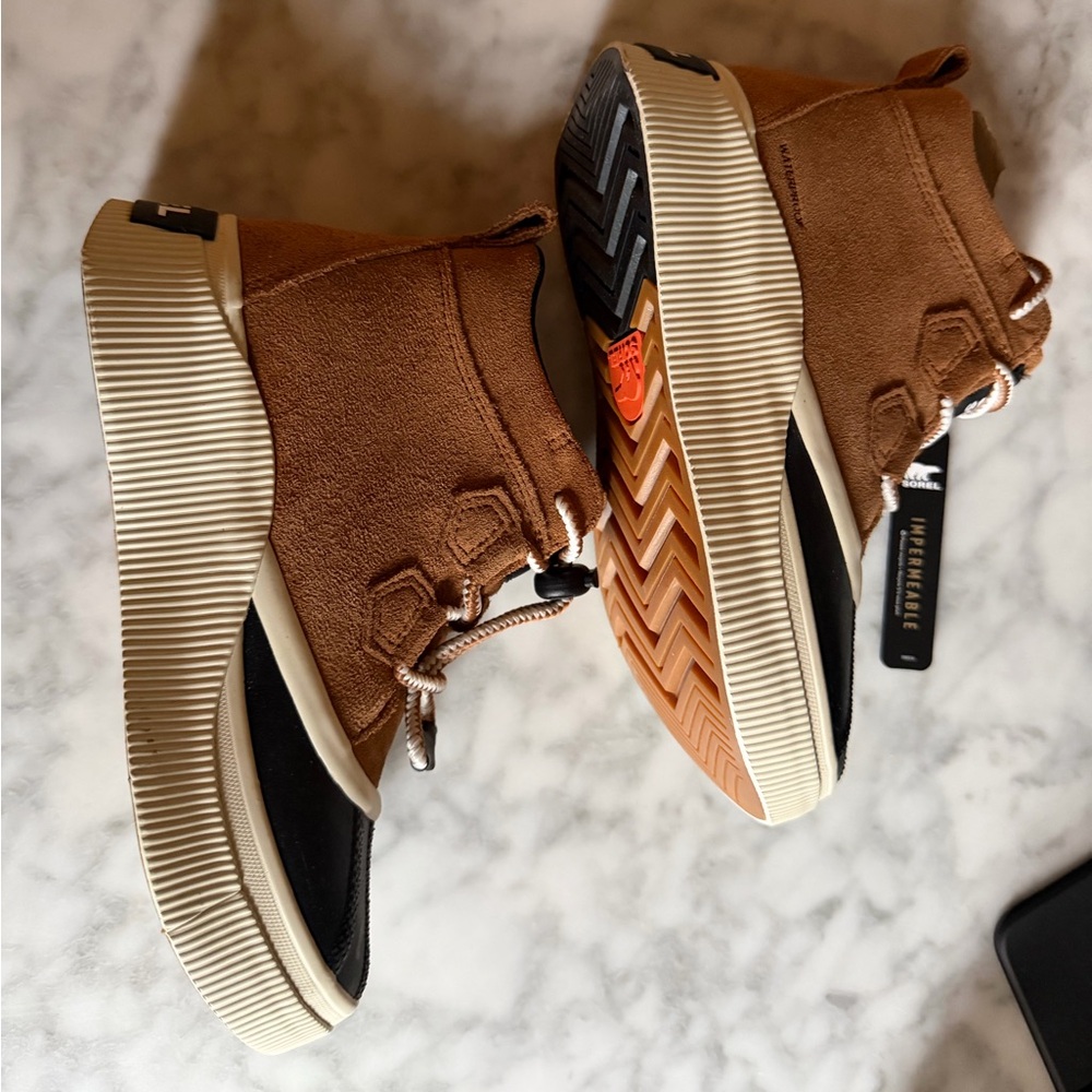 NWT Sorel Kids Out N About IV Waterproof Winter Tan Suede Boots w Black Toe Caps - Picture 5 of 11